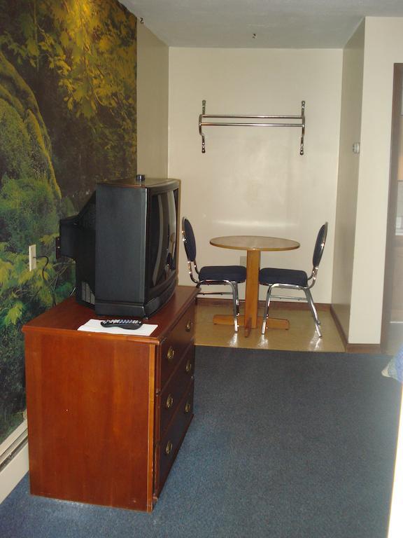 Cedar Grove Motel Altoona Room photo