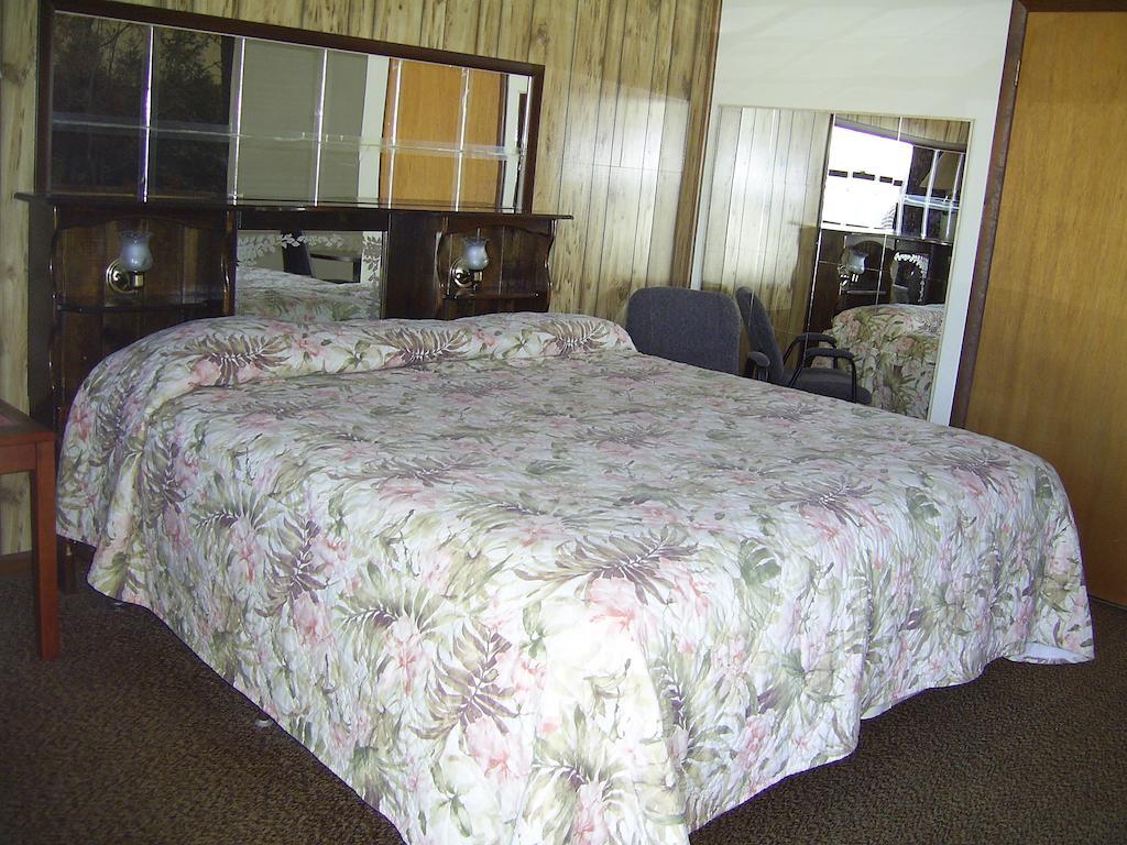 Cedar Grove Motel Altoona Room photo